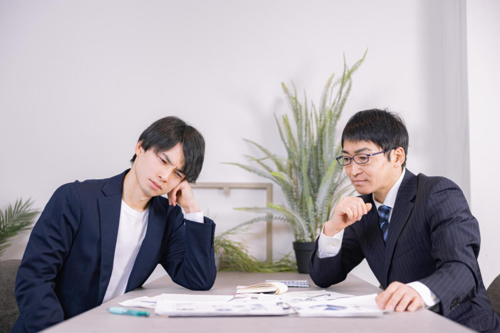 人手不足が起こる4つの原因