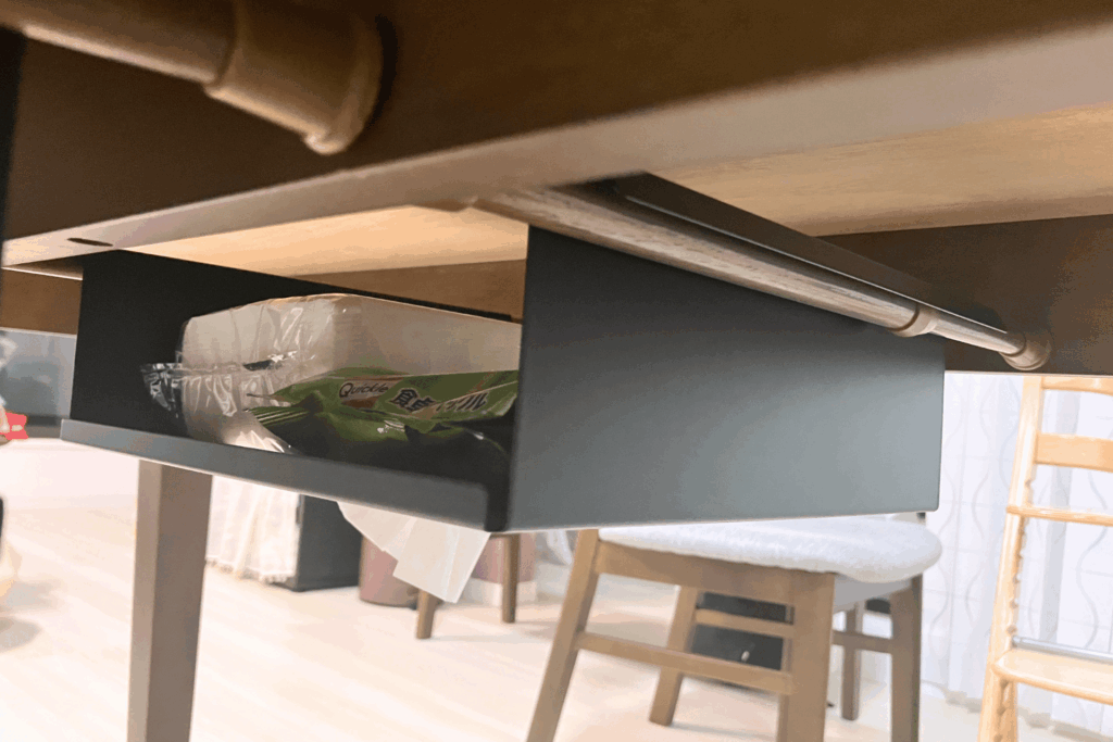 後ろがオープンなので奥に入れすぎると落ちる