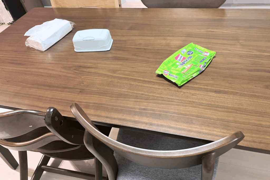 BEFORE：テーブルが「定位置が決まっていないもの」の置き場になっていた