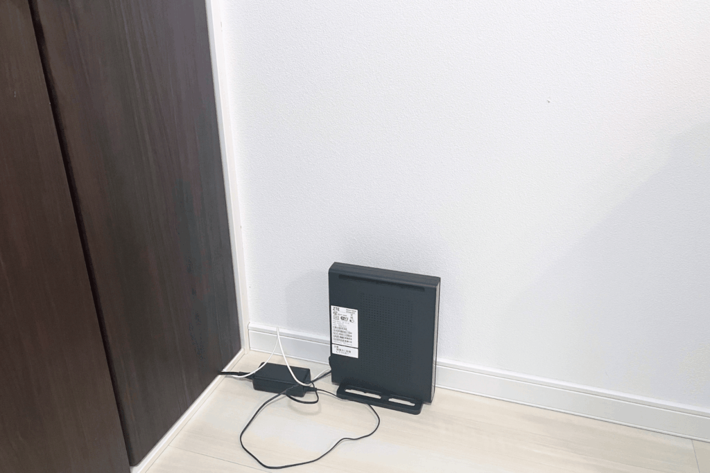 BEFORE：ルーターがむき出しで生活感がある……