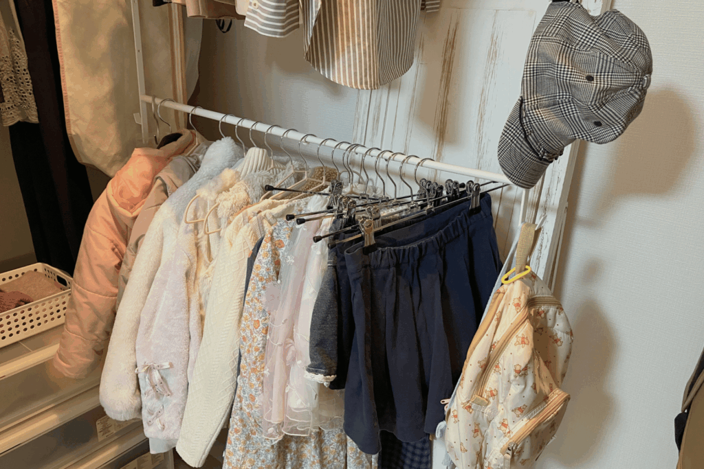 4.横のフックで小物の収納も