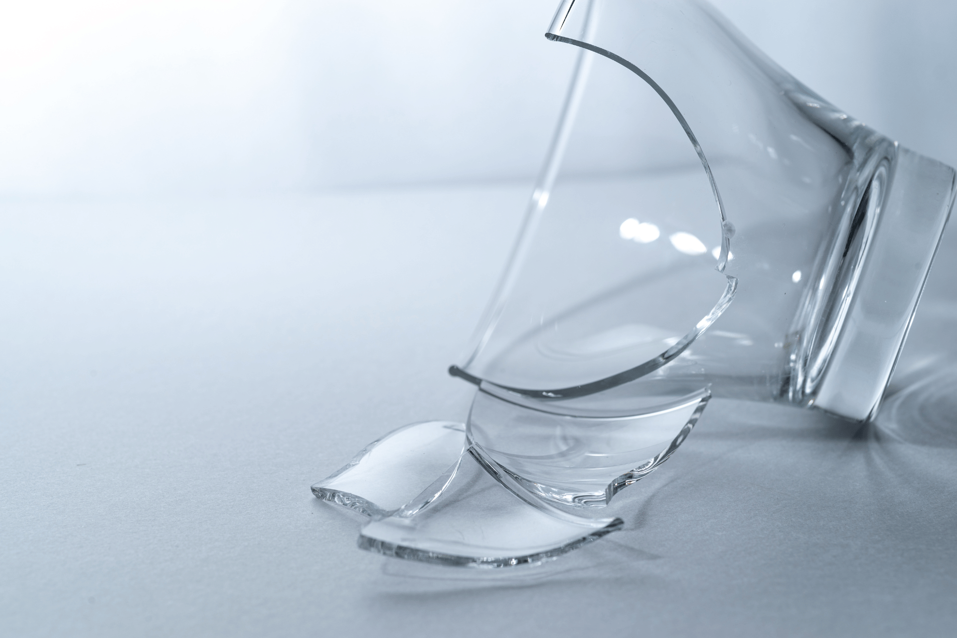 取り出すときに物を落として壊してしまう