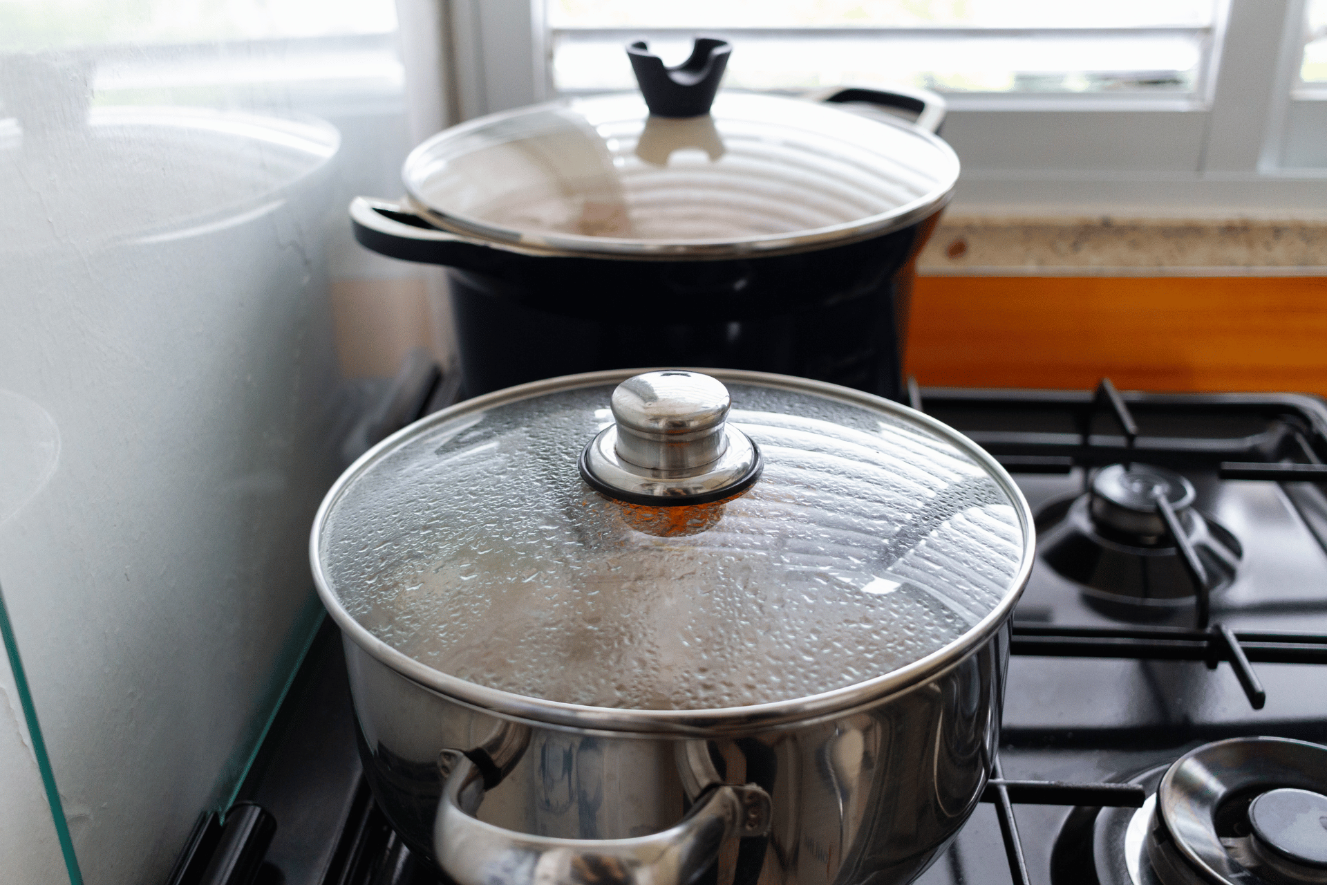 重いものを上に置いてしまう