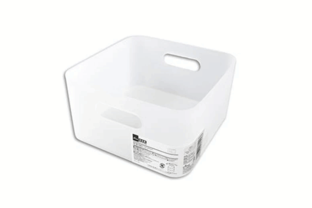 子ども用食器は自分で出し入れできるボックスを活用